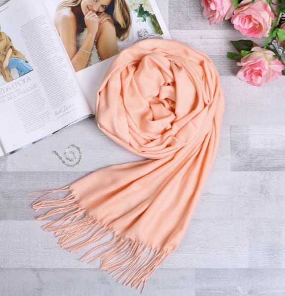 Jednokolorowy Szalik damski duży Cashmere frędzle SZA-02 kolor łososiowy