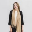 Karmelowy szalik damski gładki cashmere frędzle SZA-68