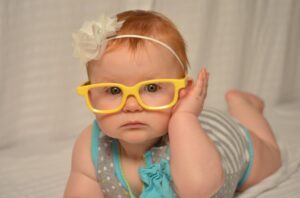 Okulary przeciwsłoneczne dla 3 latka (trzylatka) – jakie wybrać?