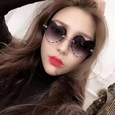 Damskie okulary przeciwsłoneczne Serca Glamour bezramkowe SKK-02