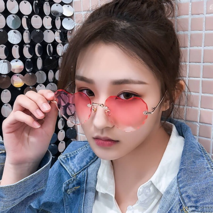 Damskie okulary przeciwsłoneczne Serca Glamour bezramkowe SKK-02E