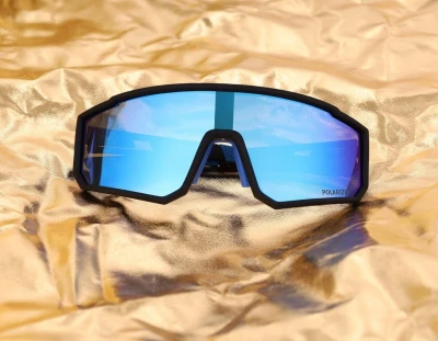 Sportowe okulary przeciwsłoneczne z polaryzacją i filtrem UV400 POL-465 Black/Blue