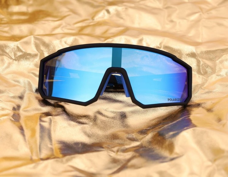 Sportowe okulary przeciwsłoneczne z polaryzacją i filtrem UV400 POL-465 Black/Blue