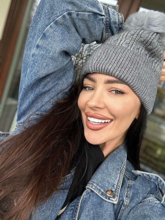 Damska czapka zimowa z pomponem szara ST-564C