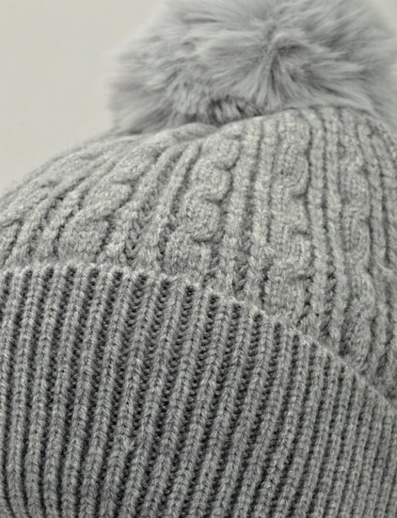 Damska czapka zimowa z pomponem szara ST-564C