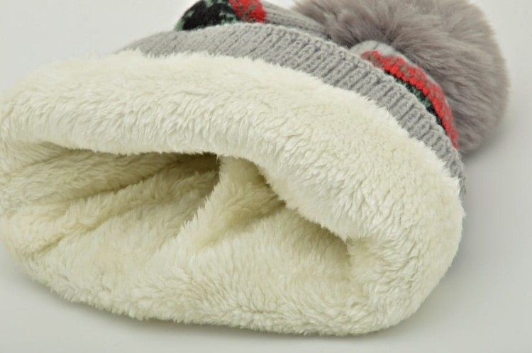 Ocieplana czapka zimowa z pomponem szara ST-563B