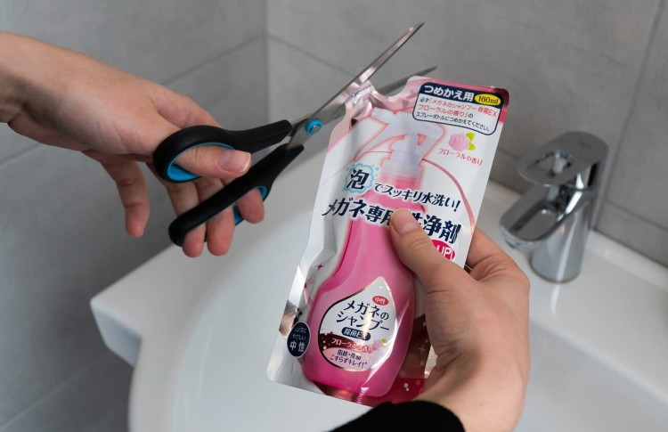 Opakowanie Uzupełniające szamponu do okularów o zapachu kwiatowym 160ml