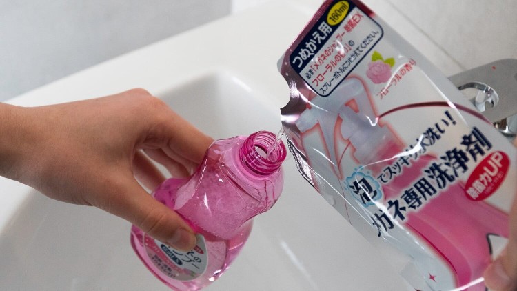 Opakowanie Uzupełniające szamponu do okularów o zapachu kwiatowym 160ml