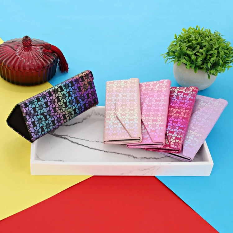 Etui na okulary składane w trójkąt wzór serduszka ET-132B jasny róż