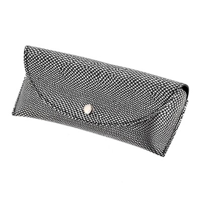 Etui na okulary imitacja skóry węża ET-129 srebrne/czarne