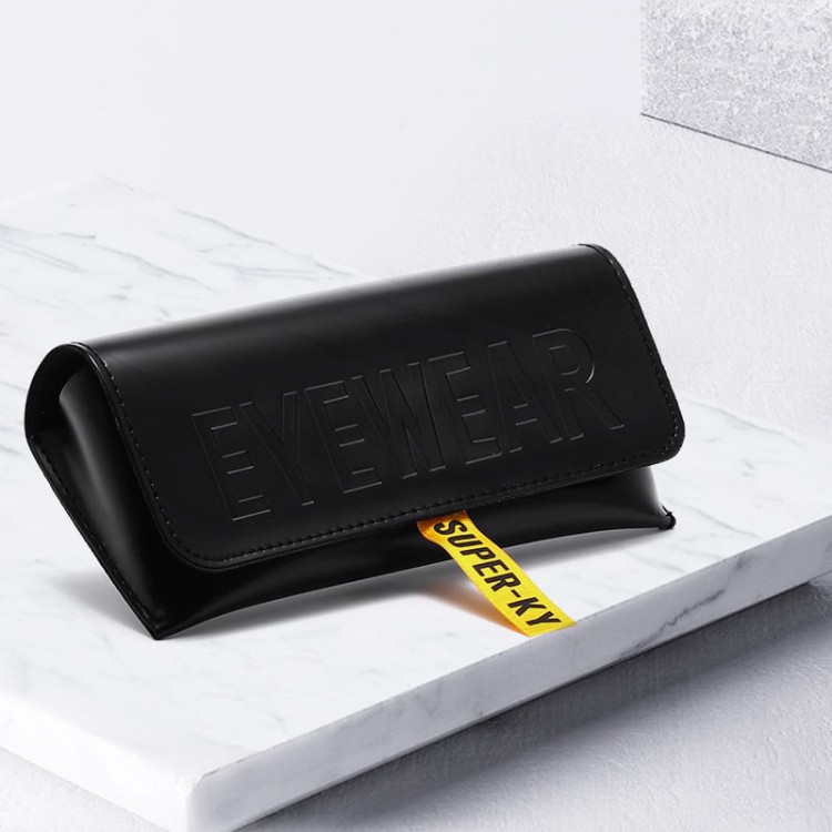 Czarne etui okularowe na magnes EYEWEAR z żółtą tasiemką + Ściereczka do czyszczenia