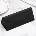 Etui na okulary składane w trójkąt ET-133F czarny mat--.jpg