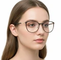 Damskie okulary do czytania i komputera z filtrem Blue Light STL277 czarny-złoty modelka1.jpg