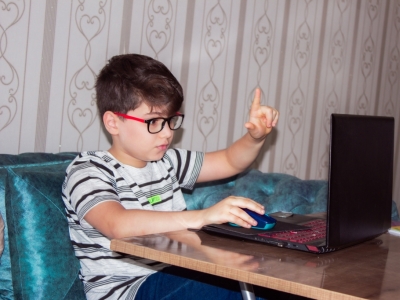 Okulary do komputera dla dzieci – obowiązek czy konieczność?