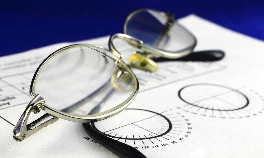 Jak poprawnie odczytać receptę (recepta okularowa)?